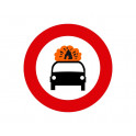 entrada prohibida a vehiculos que transporten mercancias peligrosas o inflamables